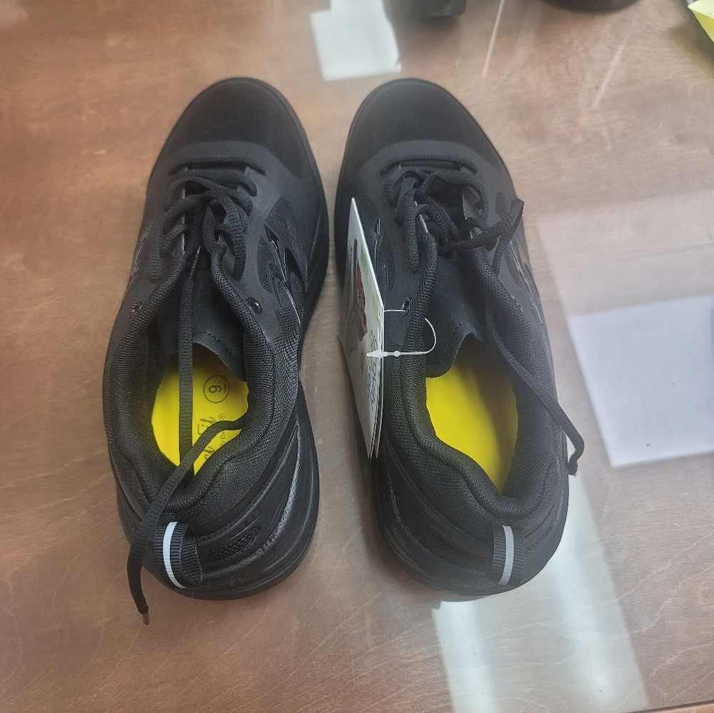 Gdefy shoes